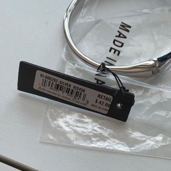 Vince Camuto dainty silver bracelet - Picture 5 of 5